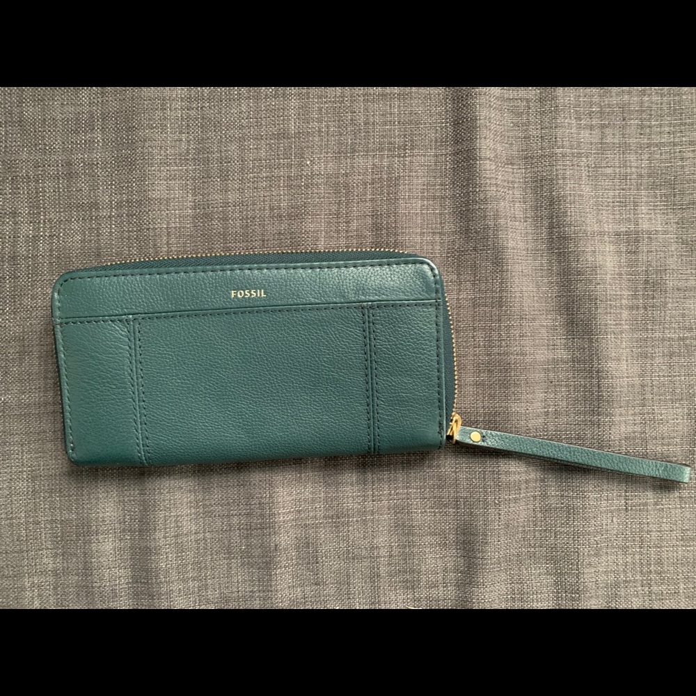 Dark green leather Fossil wristlet